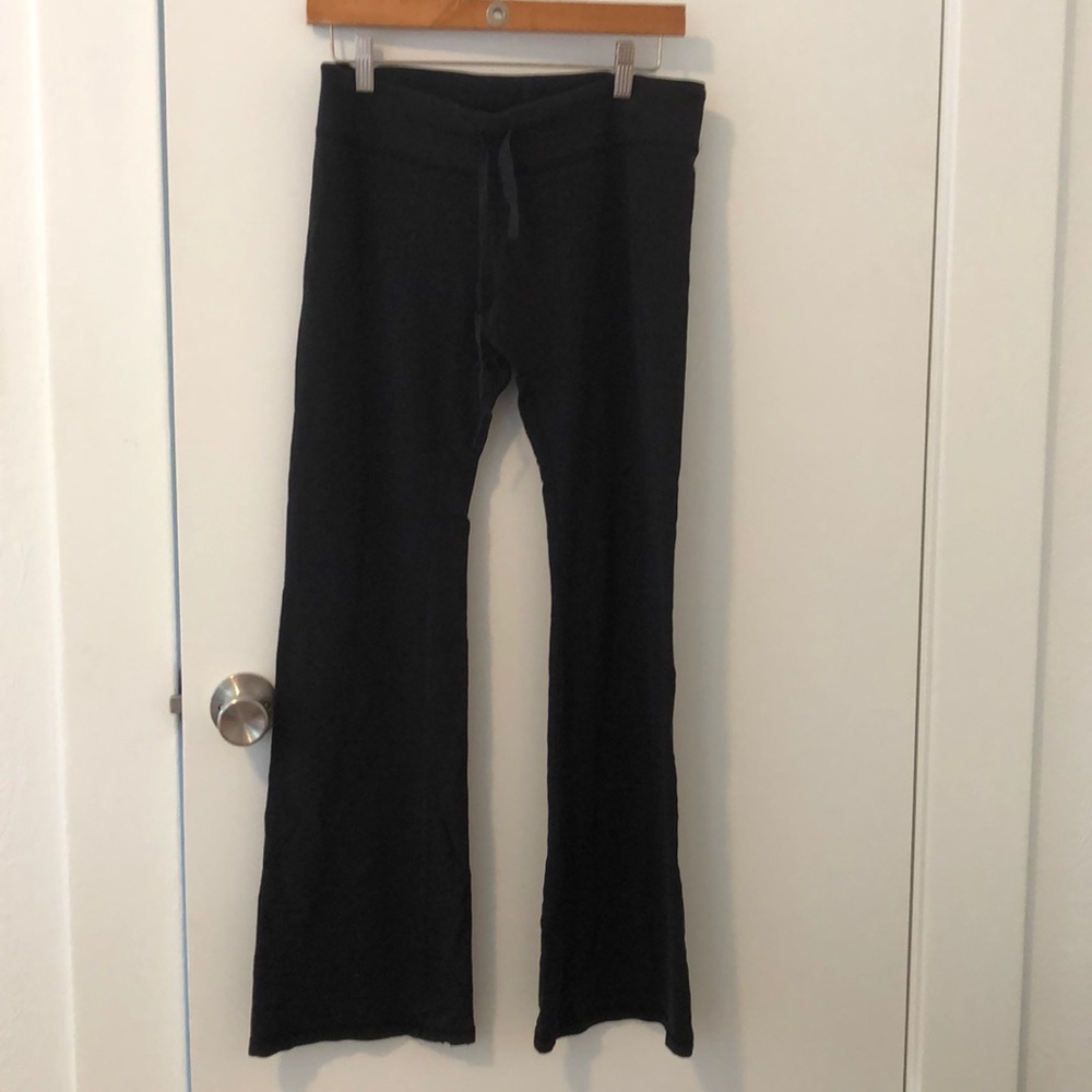 Express | Women’s black yoga pants.